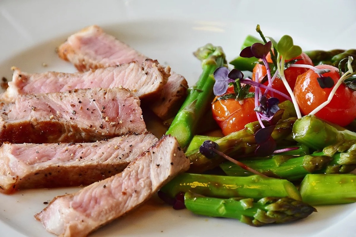 Steak and asparagus salad.