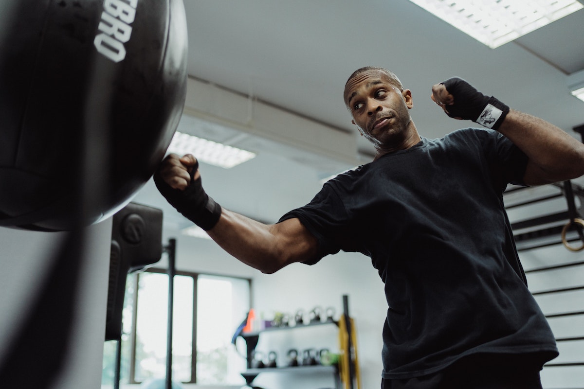 Punching Bag Workout Benefits: 13 Reasons To Do Heavy Bag Training