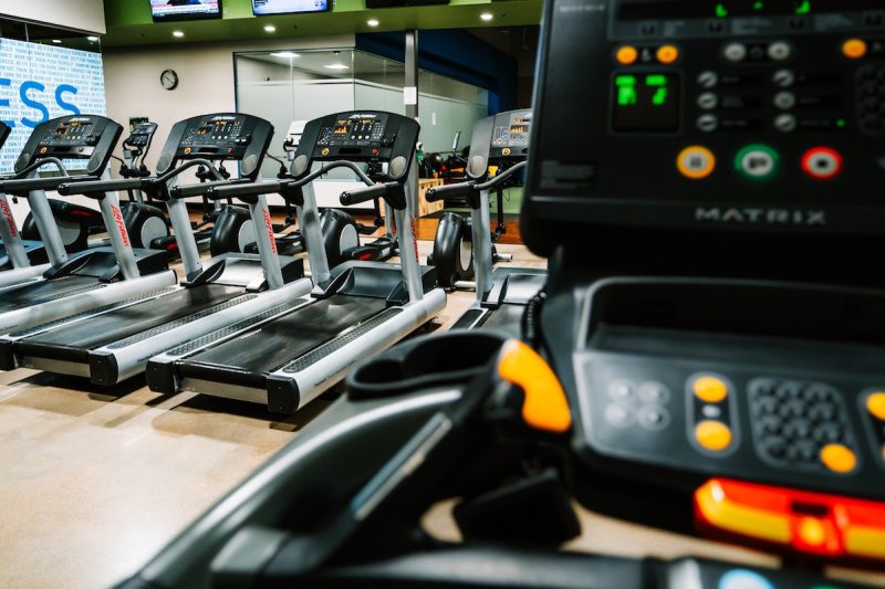 treadmills in gym.