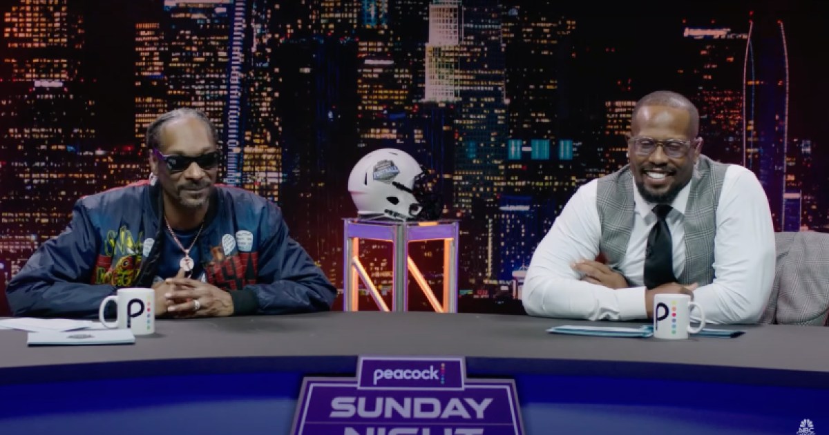 Watch Snoop Dogg Light Up the Steelers' Monday Night Football Halftime Show