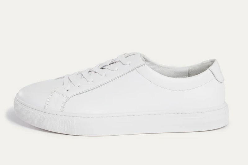 Meilleures baskets en cuir blanc pour hommes.