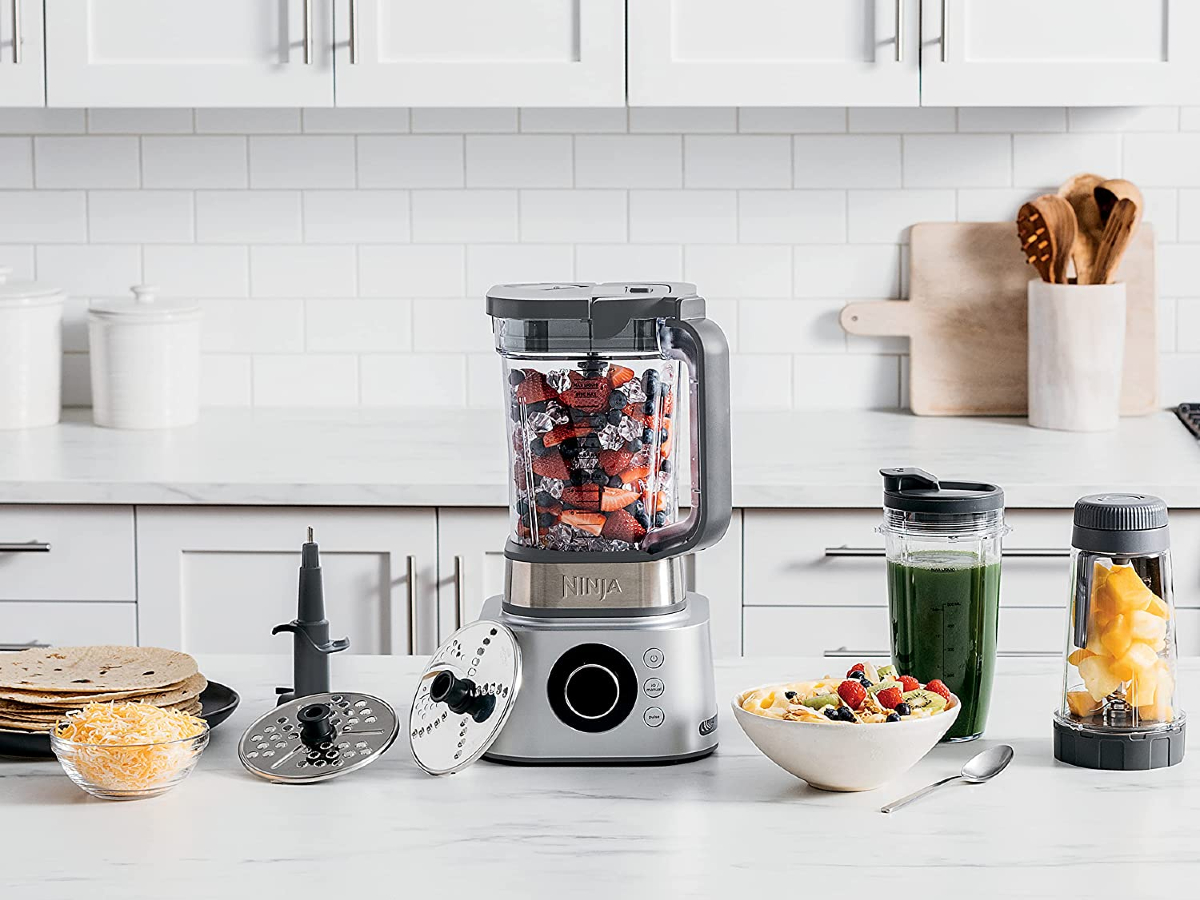 https://www.themanual.com/wp-content/uploads/sites/9/2022/02/ninja-foodi-power-blender-ultimate-system-on-a-white-marble-kitchen-counter.jpg?fit=1200%2C900&p=1