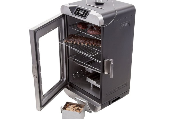 https://www.themanual.com/wp-content/uploads/sites/9/2022/03/char-broil-deluxe-digital-electric-smoker.jpg?resize=625%2C417&p=1
