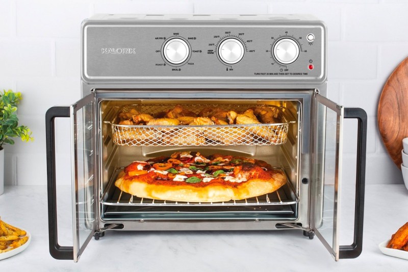 The Kalorik Maxx 16-quart air fryer cooks wings and pizza at the same time.
