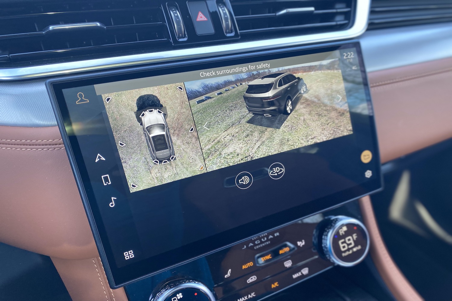 2022 Jaguar F-Pace R Dynamic S infotainment system with surround-view camera.