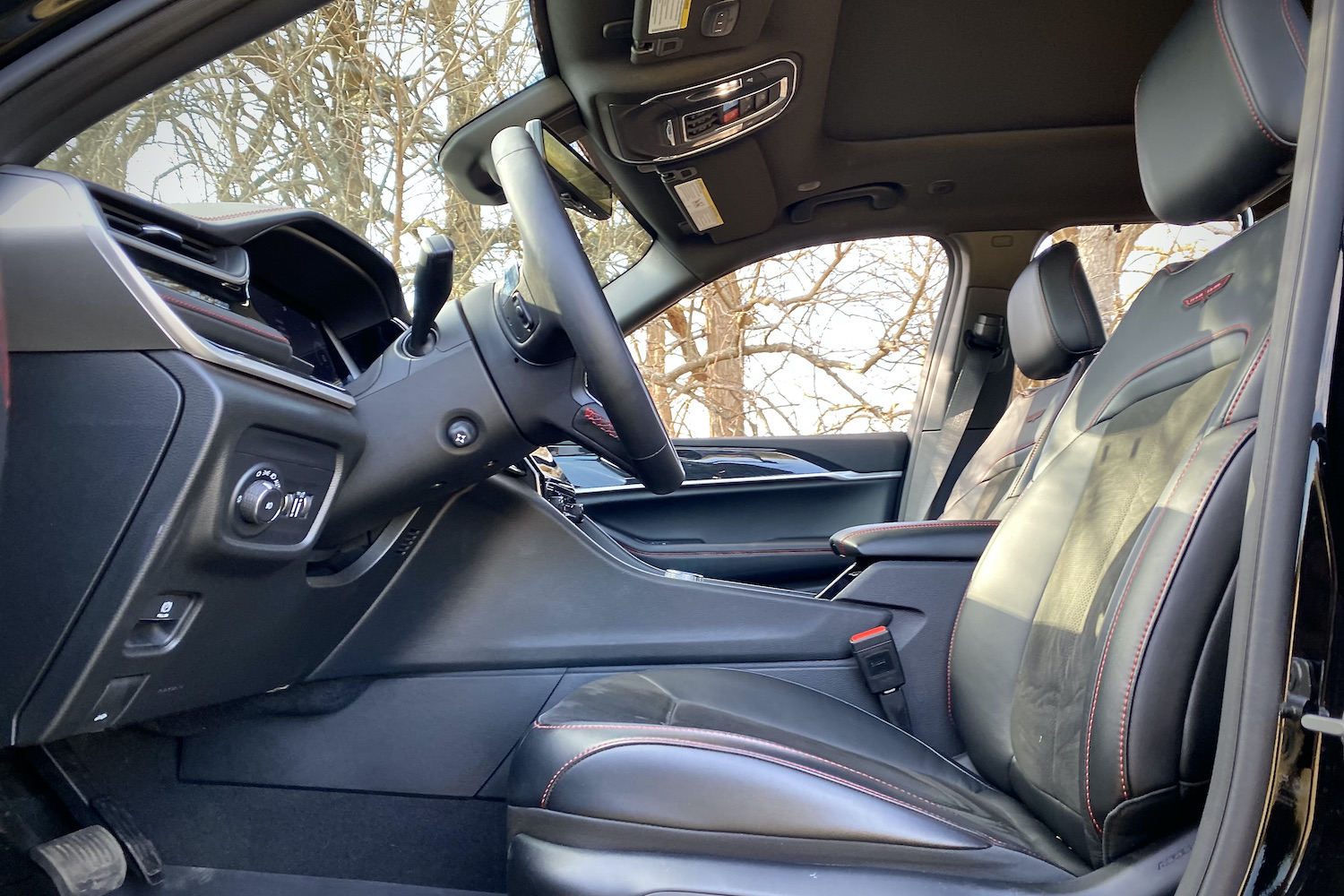 Side profile of front seats in the 2022 Jeep Grand Cherokee Trailhawk.