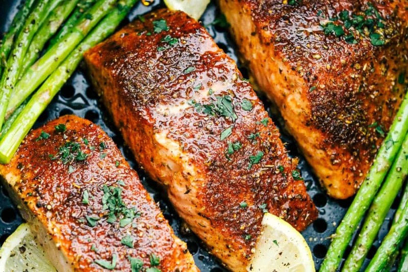 Roasted salmon with asparagus and lemon wedges