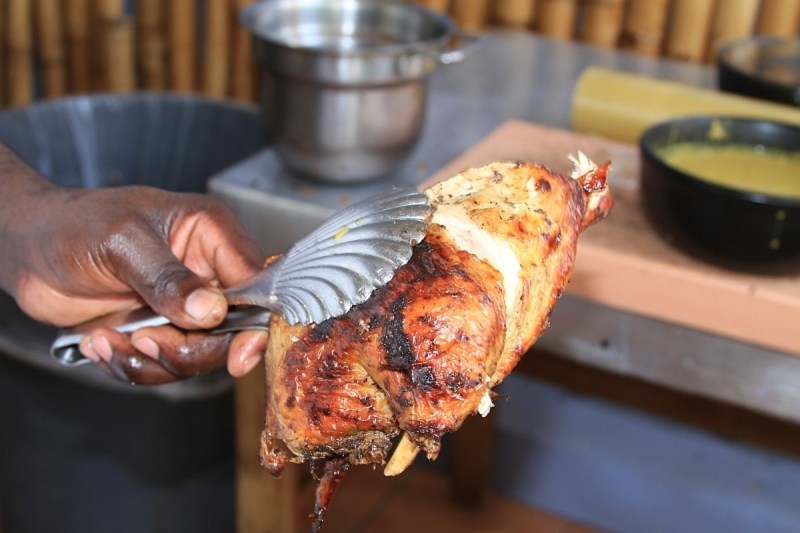 Authentique poulet jerk barbecue jamaïcain.