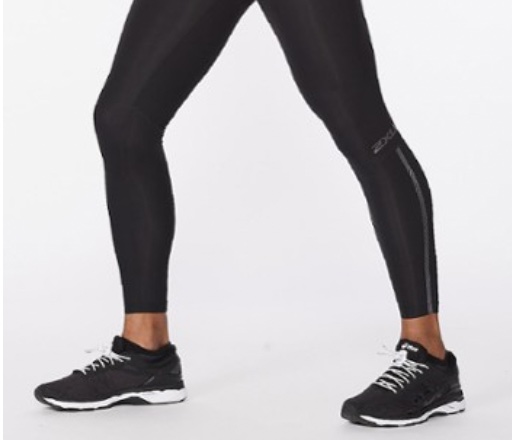 2XU speed compression tights on a model.