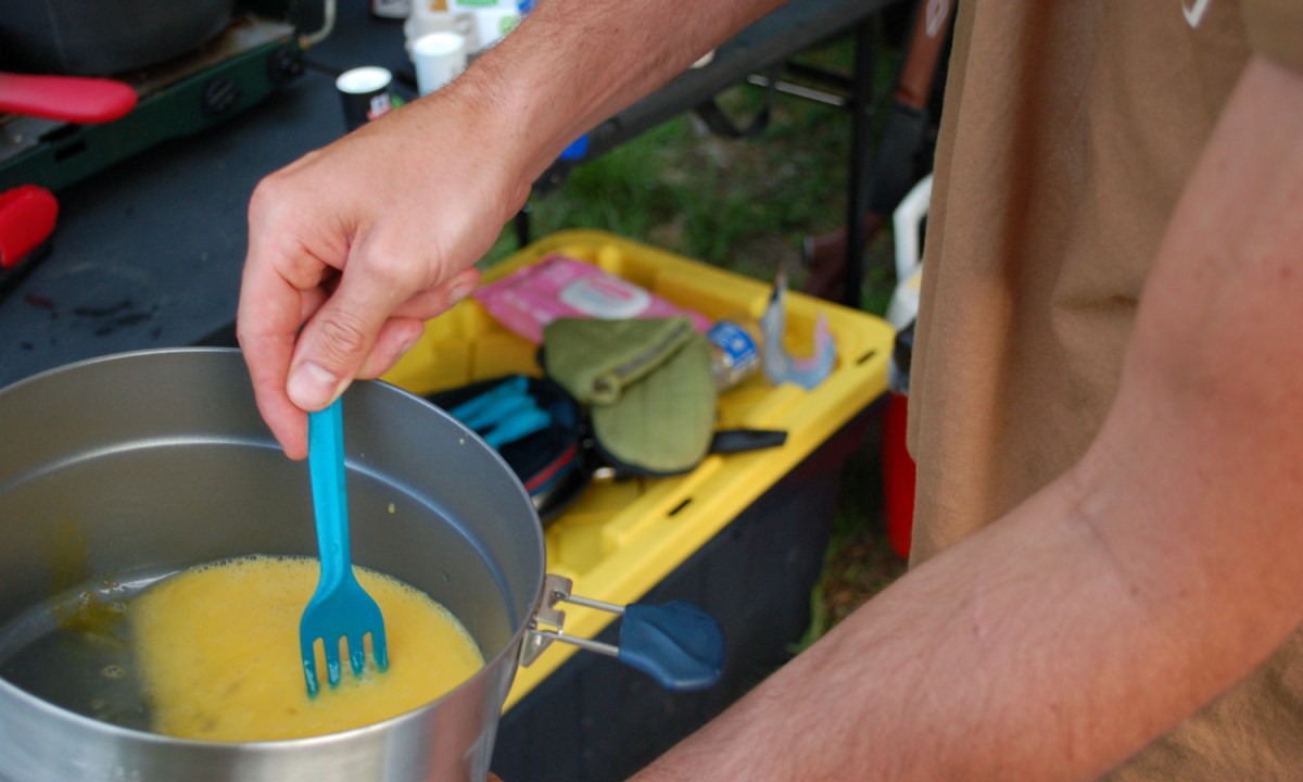 Preparing a meal with the quecha camp cookset pot.