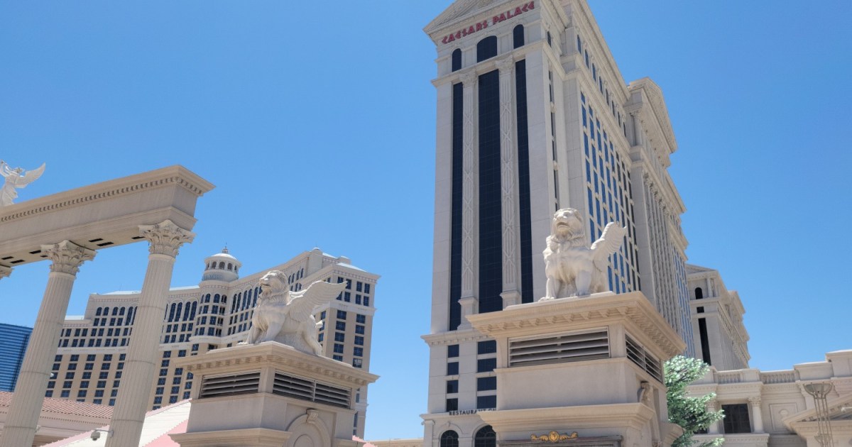 Inside Caesars Palace Hotel & Casino! (the BEST hotel for your FIRST TIME  in Las Vegas) 