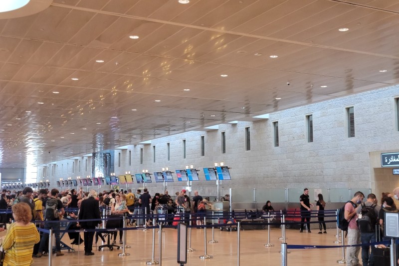 Comptoirs d'enregistrement à l'aéroport Ben Gourion près de Tel Aviv (Israël).