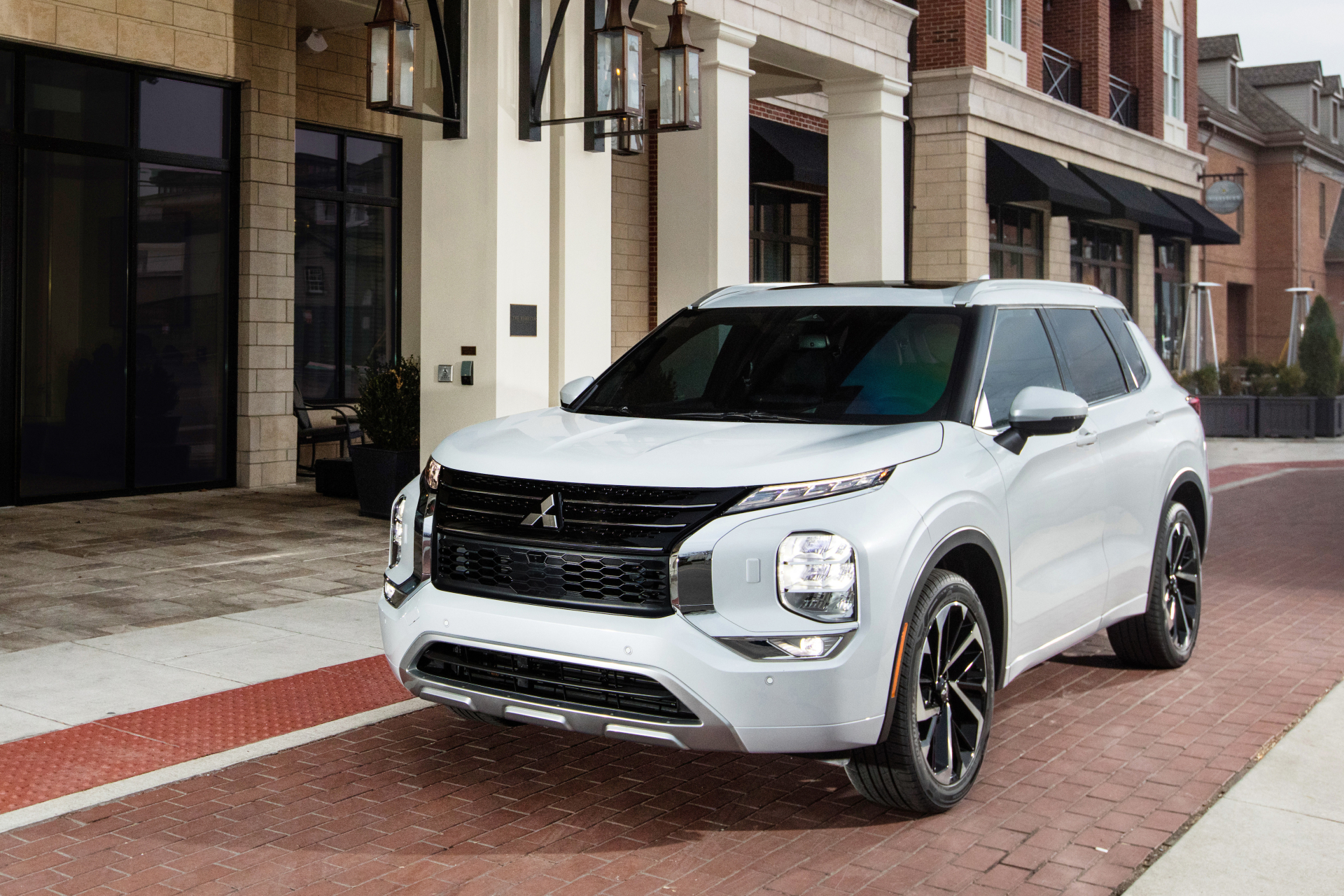 2022 Mitsubishi Outlander - Full-Size Family SUV! 