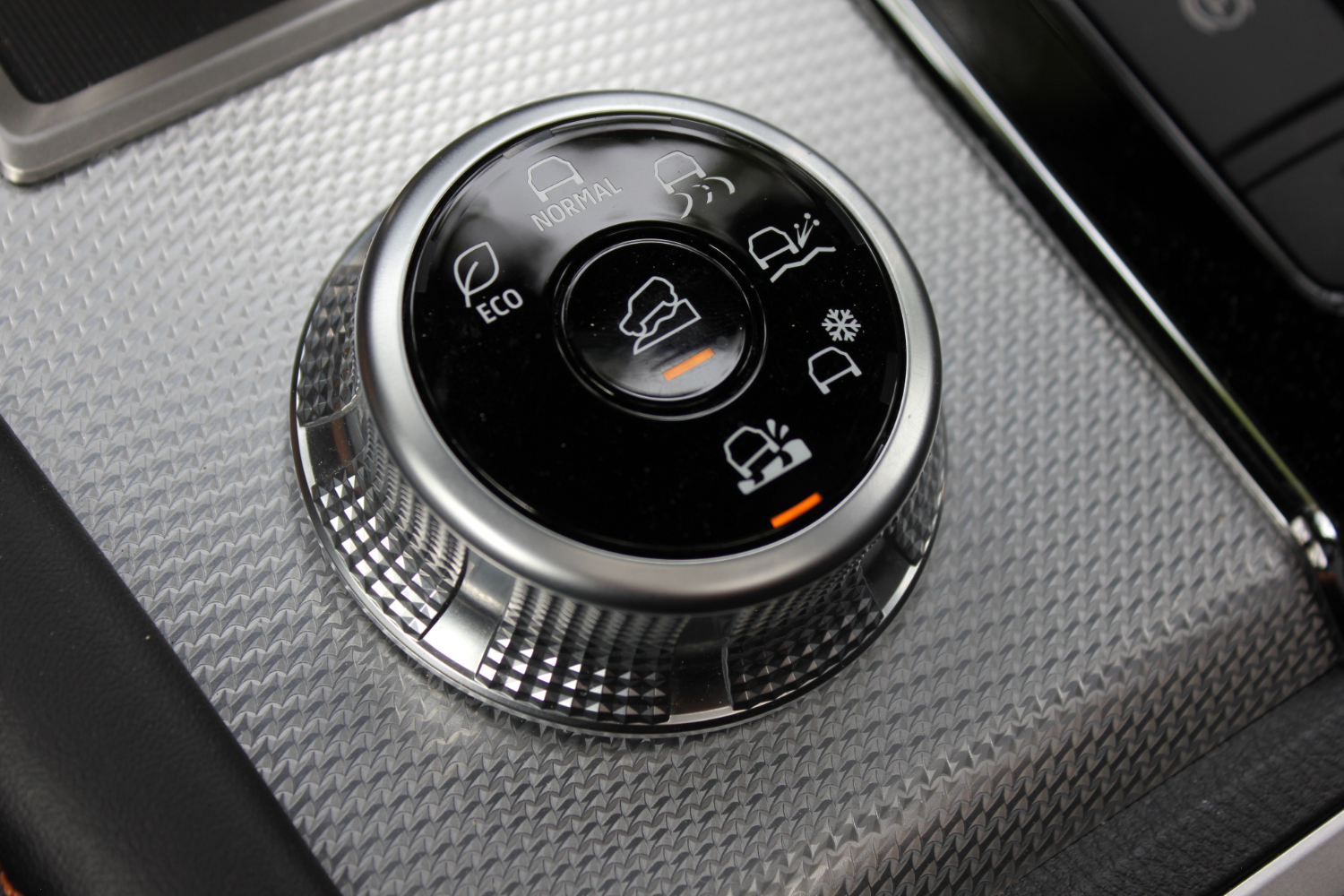 Traction control selection knob in a 2022 Mitsubishi Outlander.