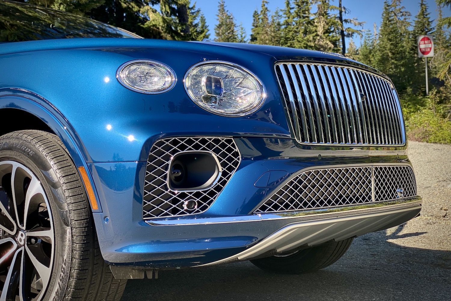 Close up of headlights and vertical grille on 2023 Bentley Bentayga EWB.