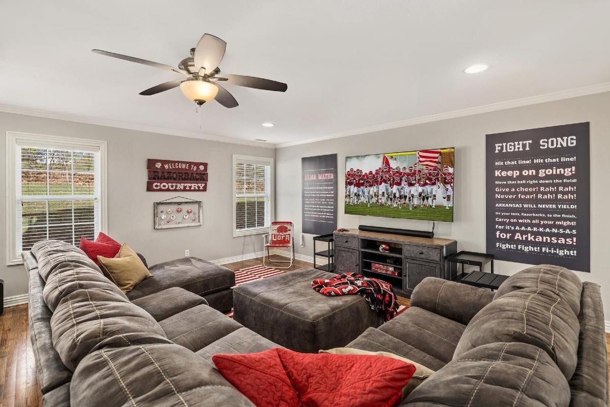 Arkansas Razorback Vrbo Living Room with battle song and other memorabilia.