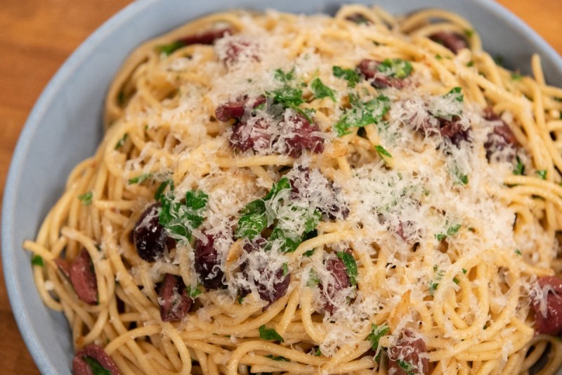 Spaghetti alle acciughe a tarda notte