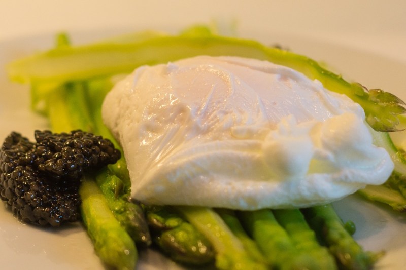 Poached egg with green asparagus and caviar.