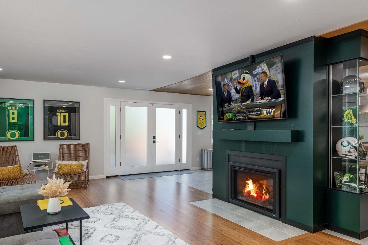 University of Oregon Vrbo Living Room.
