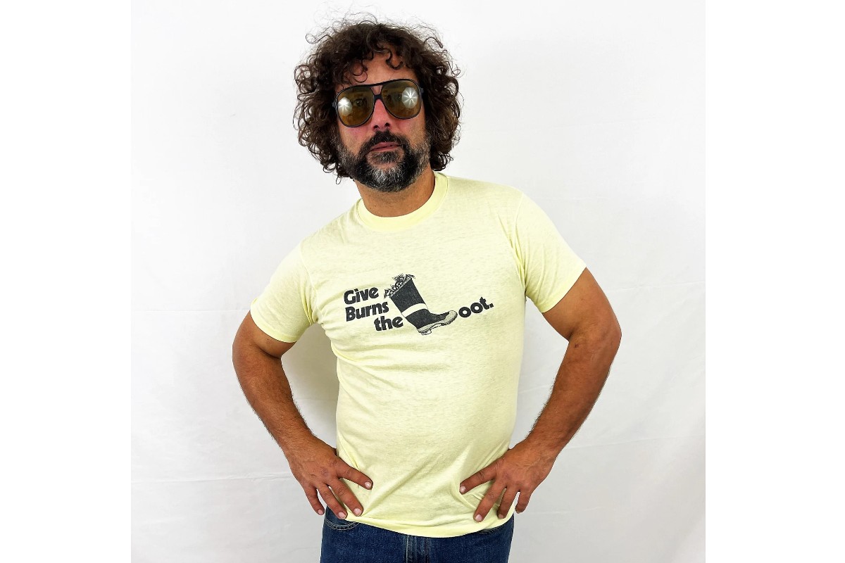 Vintage 1980s yellow tee.