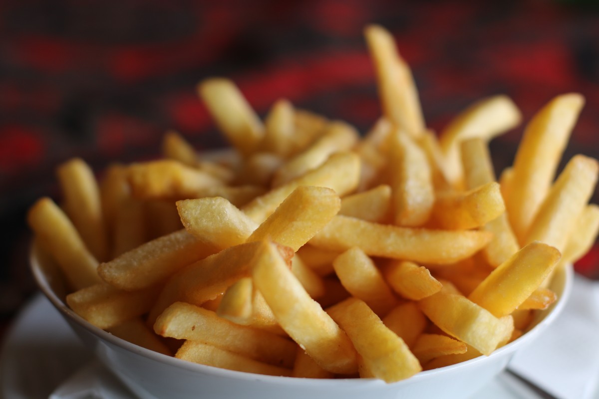 https://www.themanual.com/wp-content/uploads/sites/9/2022/11/french_fries_in_carton.jpg?fit=800%2C533&p=1