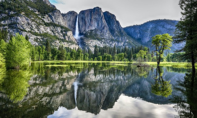 pond and mountain in Yosemite Park