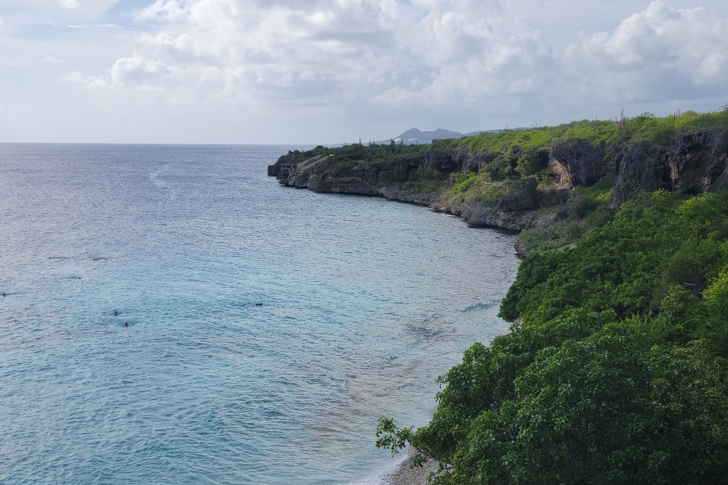 A view of the beach at 1000 Steps Beach in Bonaire, Caribbean Netherlands.