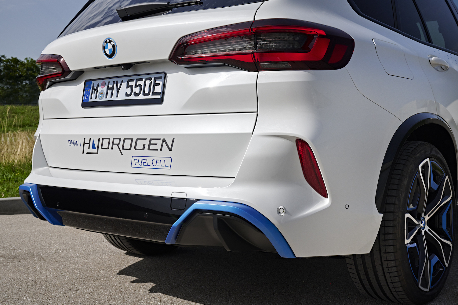 Close up of rear end on BMW iX5 Hydrogen with special blue elements and hydrogen badges.