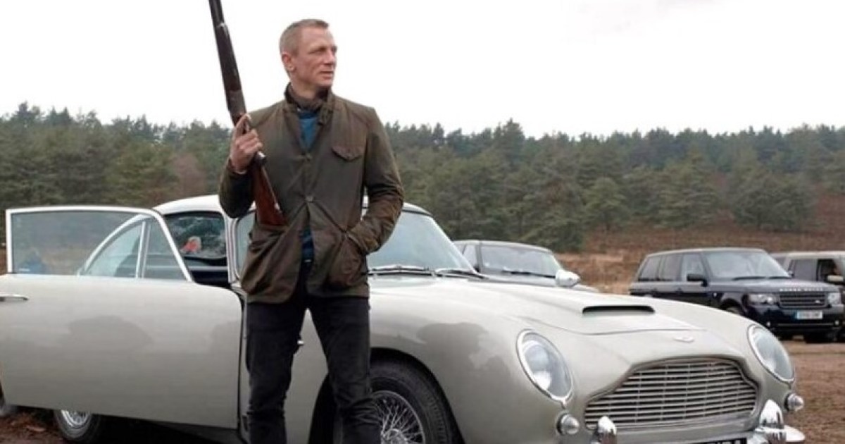 Let James Bond teach you a valuable winter fashion lesson: Layering