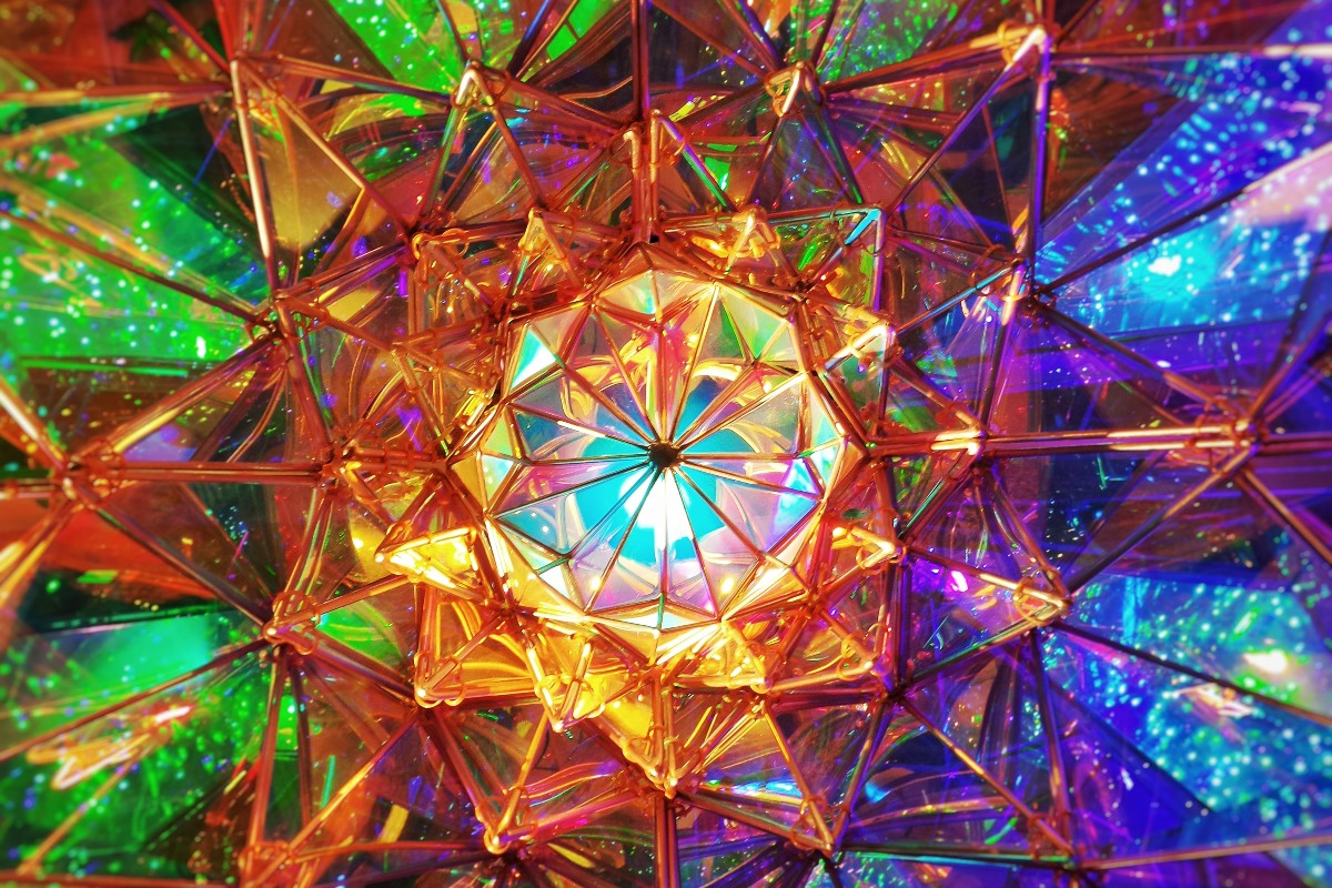 Colorful fractal crystals