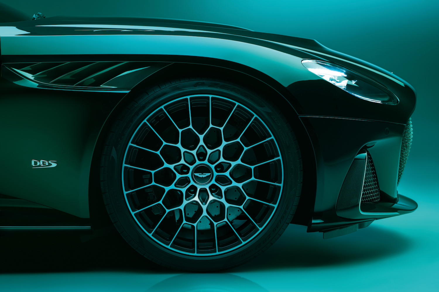 Side profile of front end of 2023 Aston Martin DBS 770 Ultimate with a focus on the front right wheel.