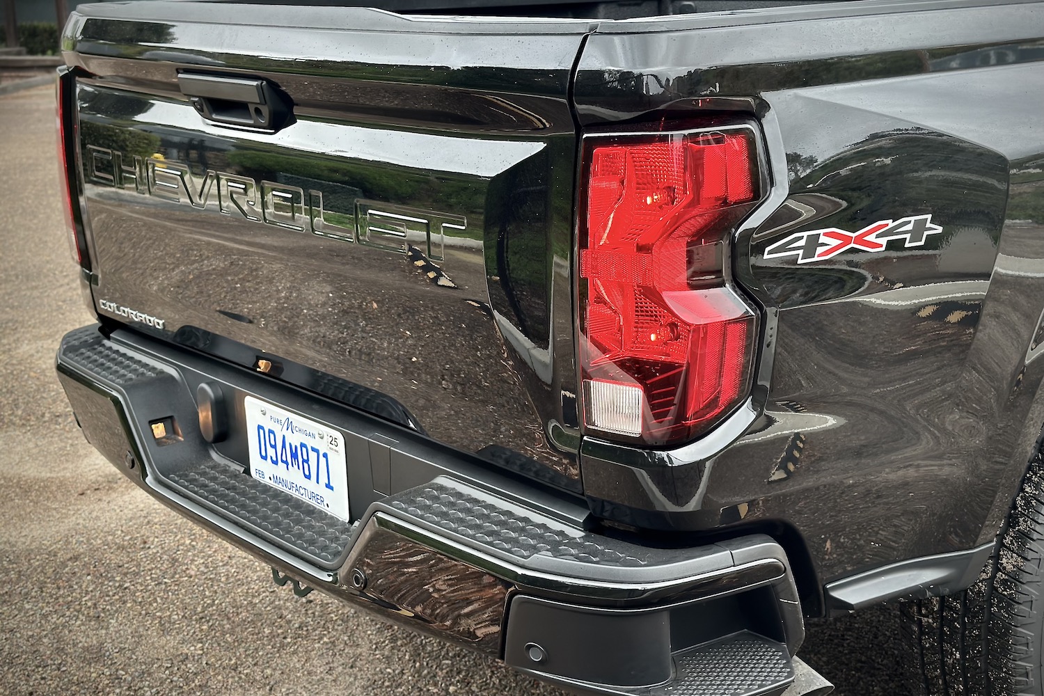 Close up of rear taillight on the 2023 Chevrolet Colorado with the tailgate.