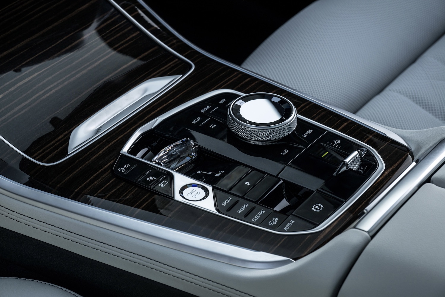 Close up of center console controls in the 2024 BMW X5 and X6 from driver's seat.