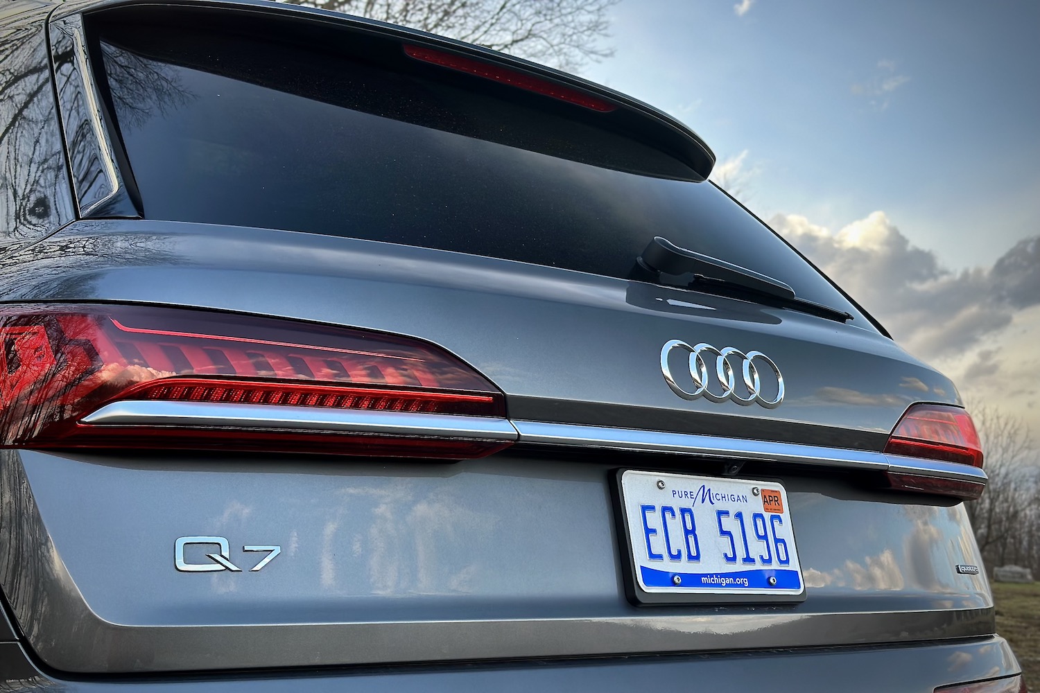 Close up of badges and lights on the rear liftgate of the 2022 Audi Q7 Prestige.