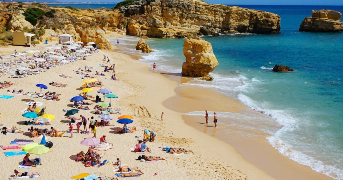 Pantai terbaik di dunia menurut wisatawan TripAdvisor