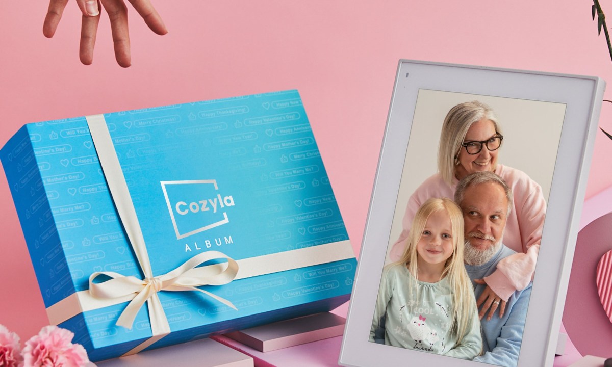 Cozyla smart photo frame for Mother's Day with a pink background.