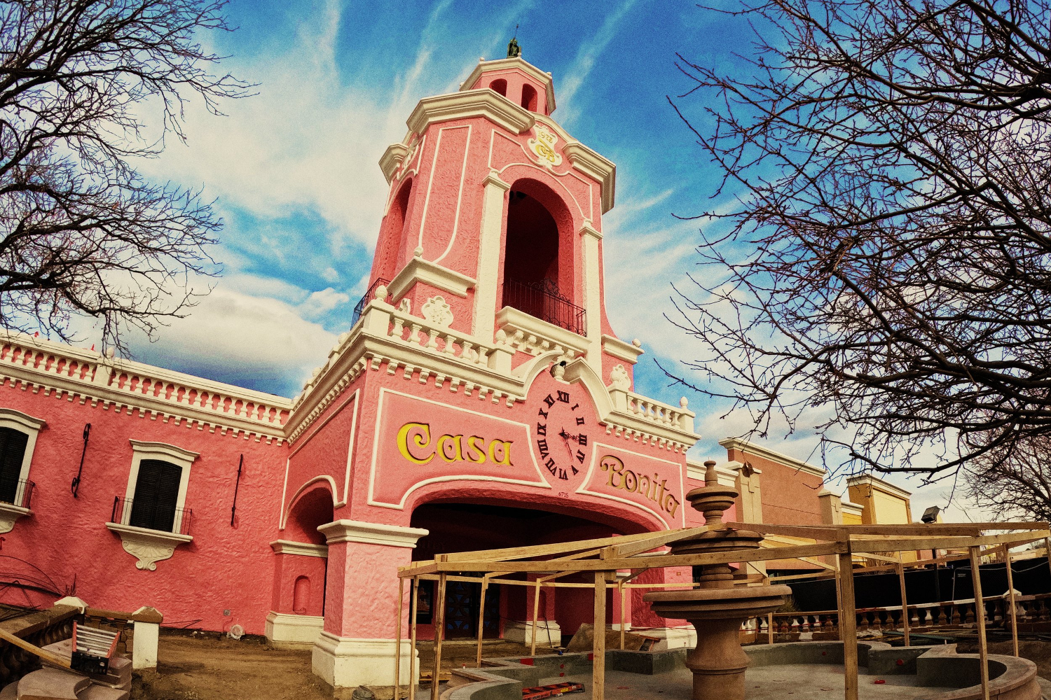 The entrance of Casa Bonita.