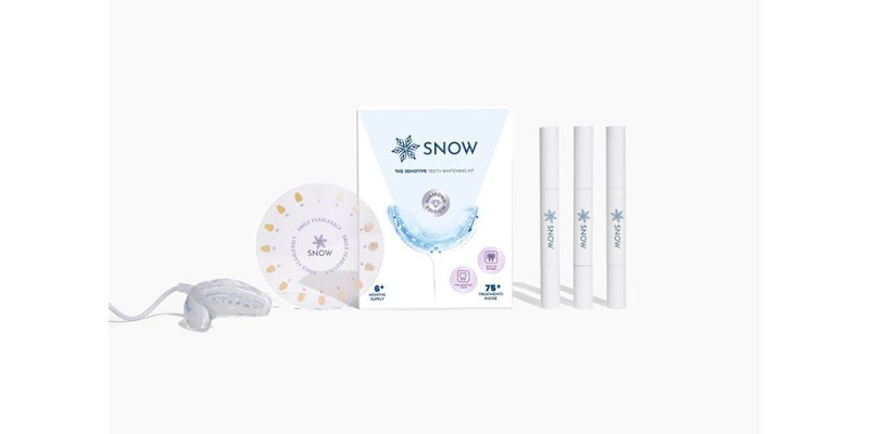 The Snow Diamond Teeth Whitening Kit with all its components laid out on a white background.