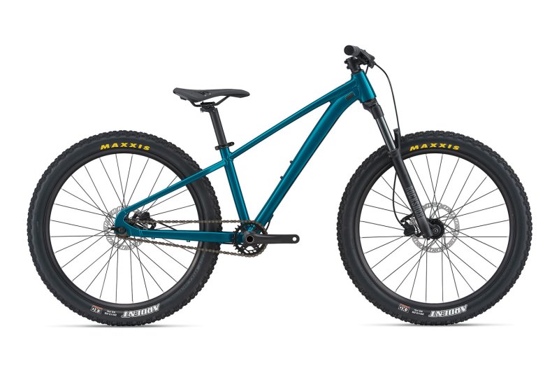 Giant STP 26 SS (2021) Mountain Bike on a plain white background.