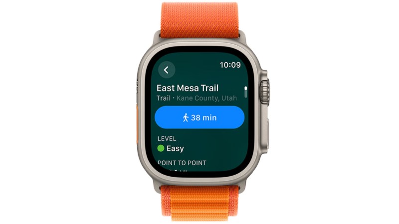 An Apple watchOS 10 displaying up-to-date hiking information