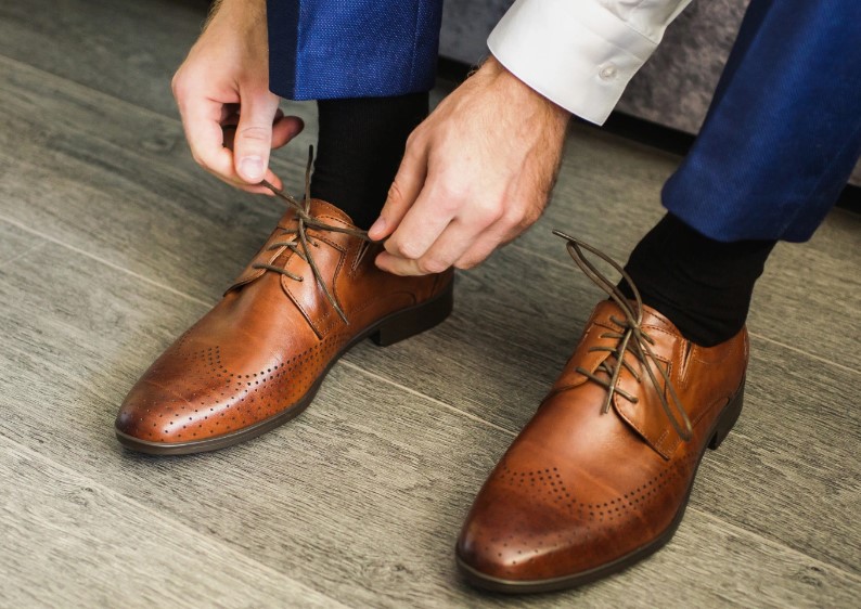 Suit Yourself: What Color Shoes to Wear with A Blue Suit
