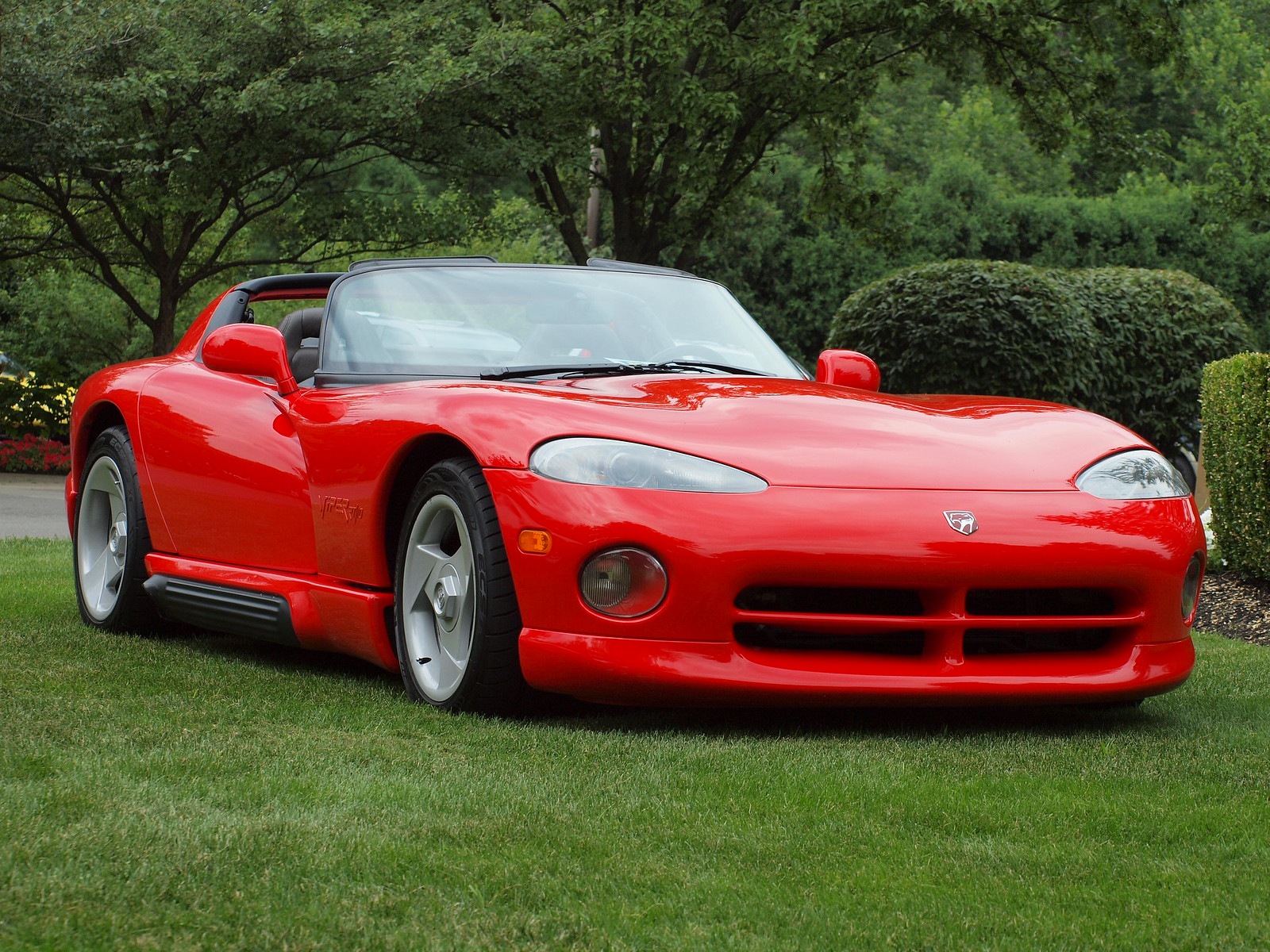 Red Dodge Viper RT/10