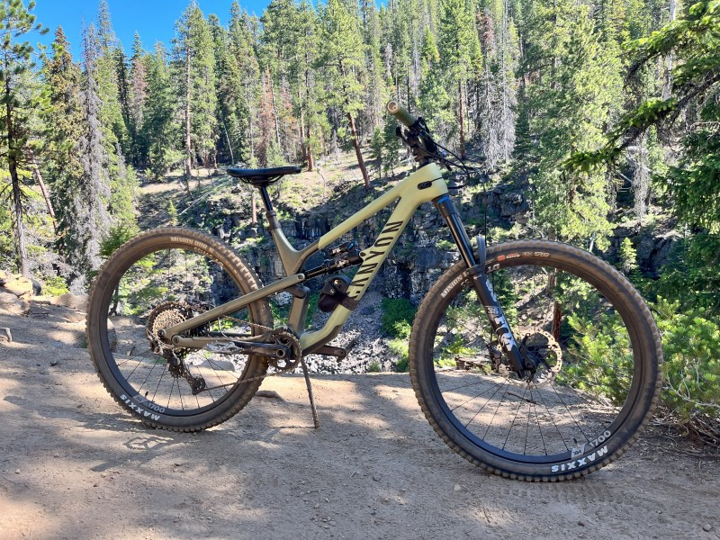 A shot of the Canyon Spectral CF 8 on a trail
