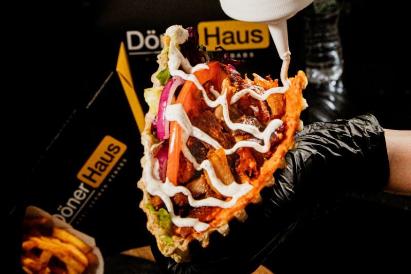 Döner Haus met witte saus.