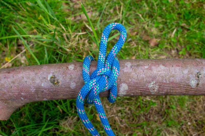 A highwayman's hitch tied around a log