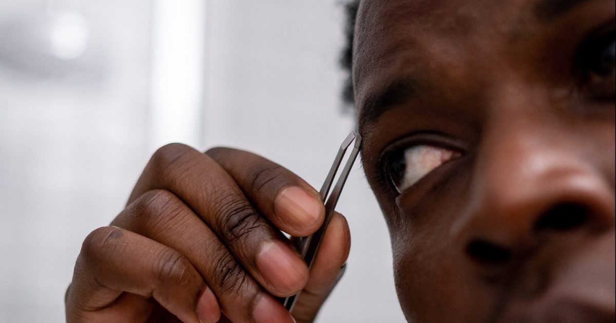 Eyelash trimming is a men’s grooming trend to avoid
