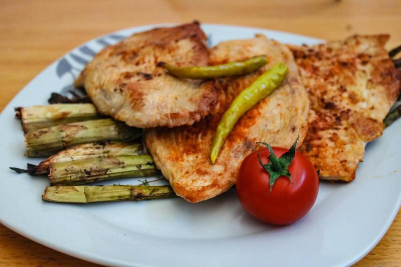 Chicken and asparagus.