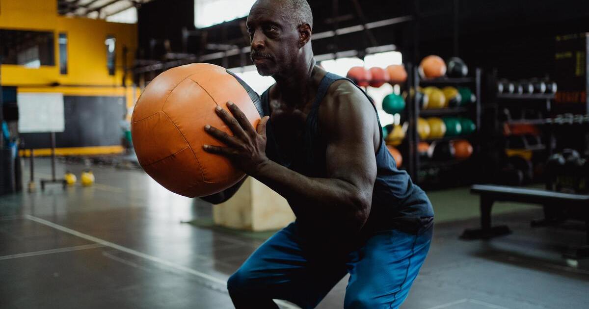 Add these 8 amazing lower body medicine ball exercises to your fitness