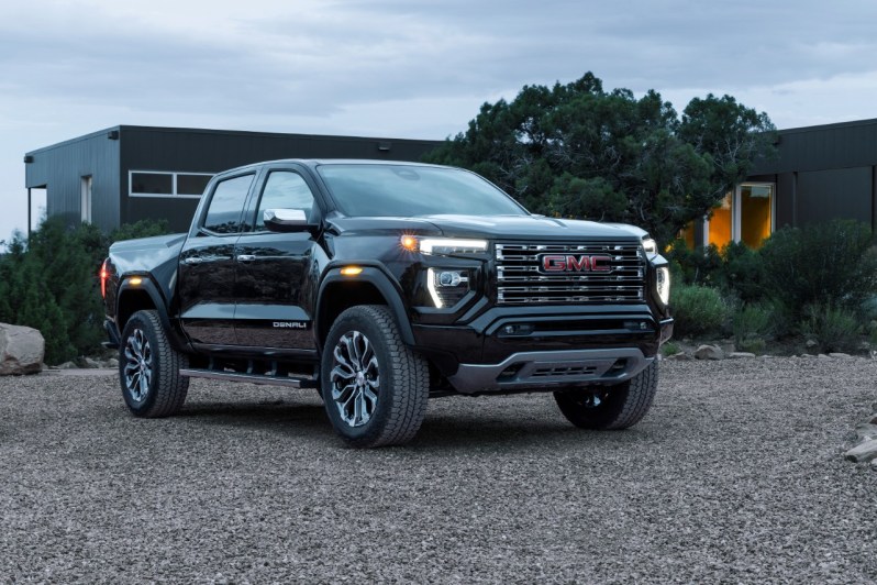 Review The GMC Canyon Denali Handles Both Off roading Driving And review-the-gmc-canyon-denali-handles-both-off-roading-driving-and
