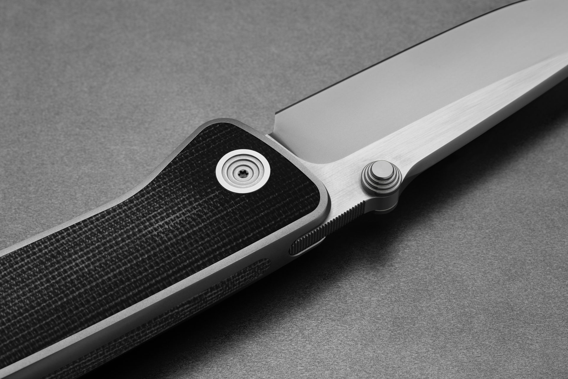 The James Barnes Micarta knife close up